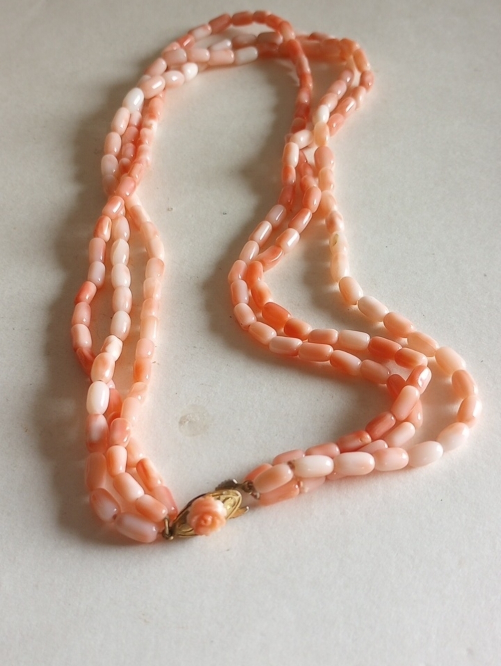 VINTAGE ANGEL SKIN RICE CORAL THREE STRANDS STERLING VERMAIL CARVED FLOWER CLASP
